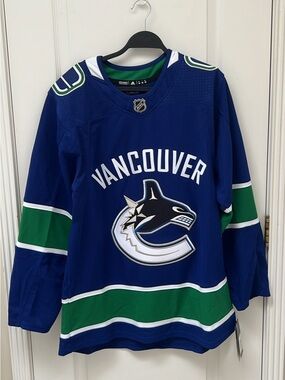 BNWT Adidas Vancouver Canucks Home Blue Jersey Size 50